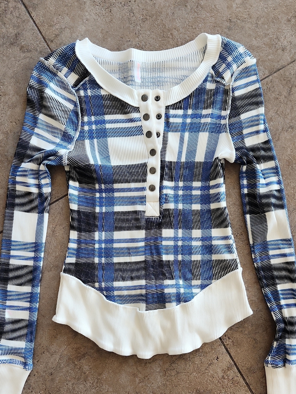 NWOT..Free People Movement Top - Picture 2 of 9